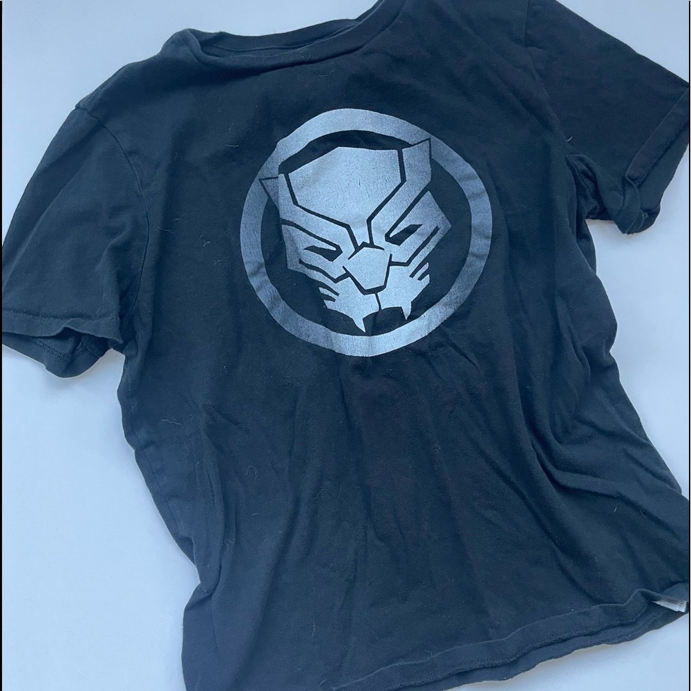 GAP black panther boys logo shirt large